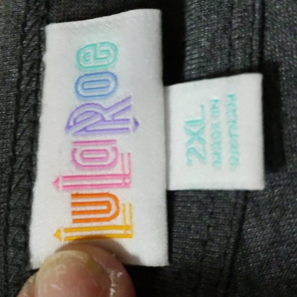 Lula Roe - Picture 2 of 2